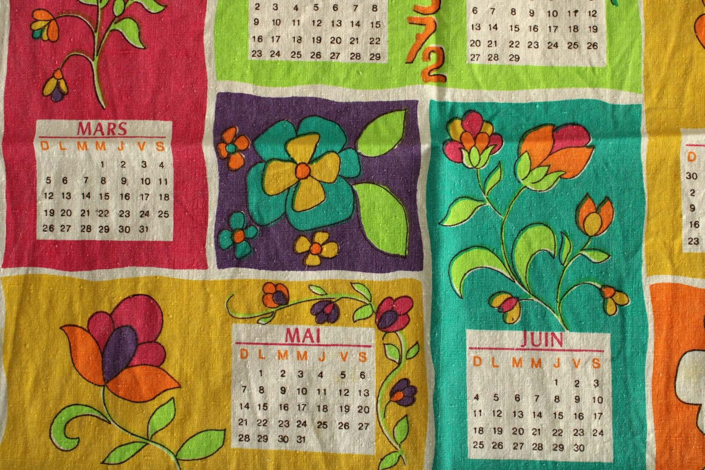 Vintage Torchon calendrier UAP 1972