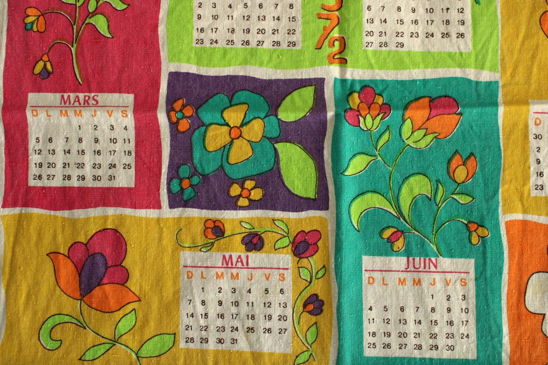 Vintage Torchon calendrier UAP 1972