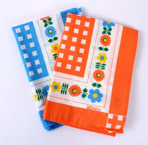 Petit torchon vintage carreaux et fleurs