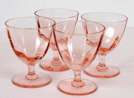 Verres à pied en verre rose transparent