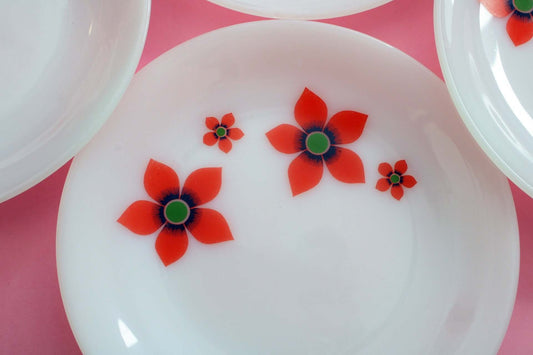 Vintage Assiettes à dessert fleurs rouges en opaline