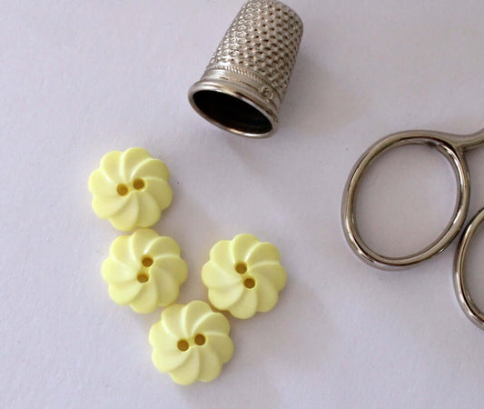 Boutons fleurs jaunes pâles vintage