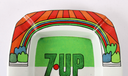 Cendrier 7UP vintage en plastique, objet publicitaire de brocante années 80