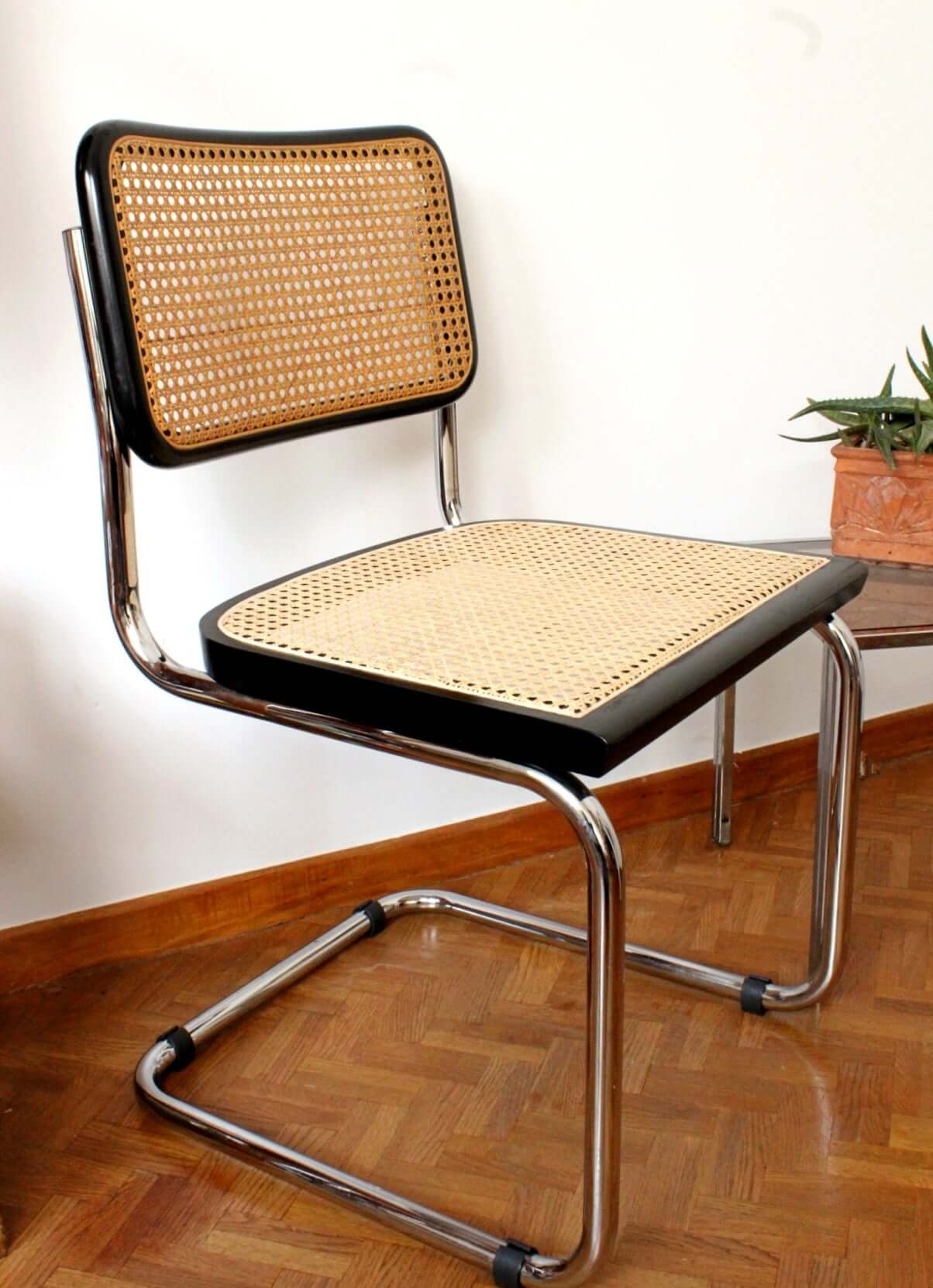 Chaise B32 bois laqué noir et cannage d'après Marcel Breuer