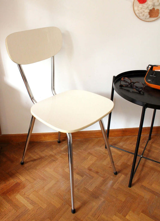 Chaises en formica blanche