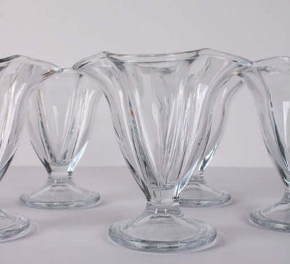 Série de coupes à glace en verre transparent