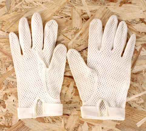Gants de cérémonie anciens en résille