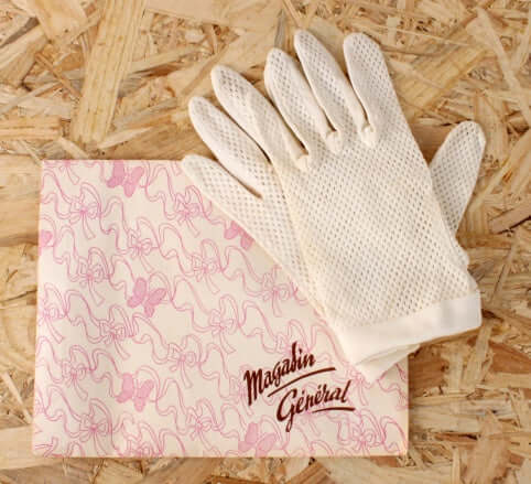 Gants de cérémonie anciens en résille