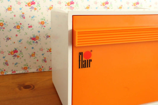 Vintage Petit meuble Flair orange et blanc