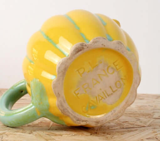 Pichet en barbotine forme melon Poët-Laval