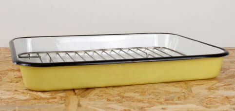 Plat vintage acier émaillé jaune