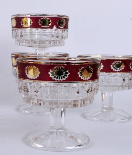 Ensemble saladier et coupes vintages en verre décoré