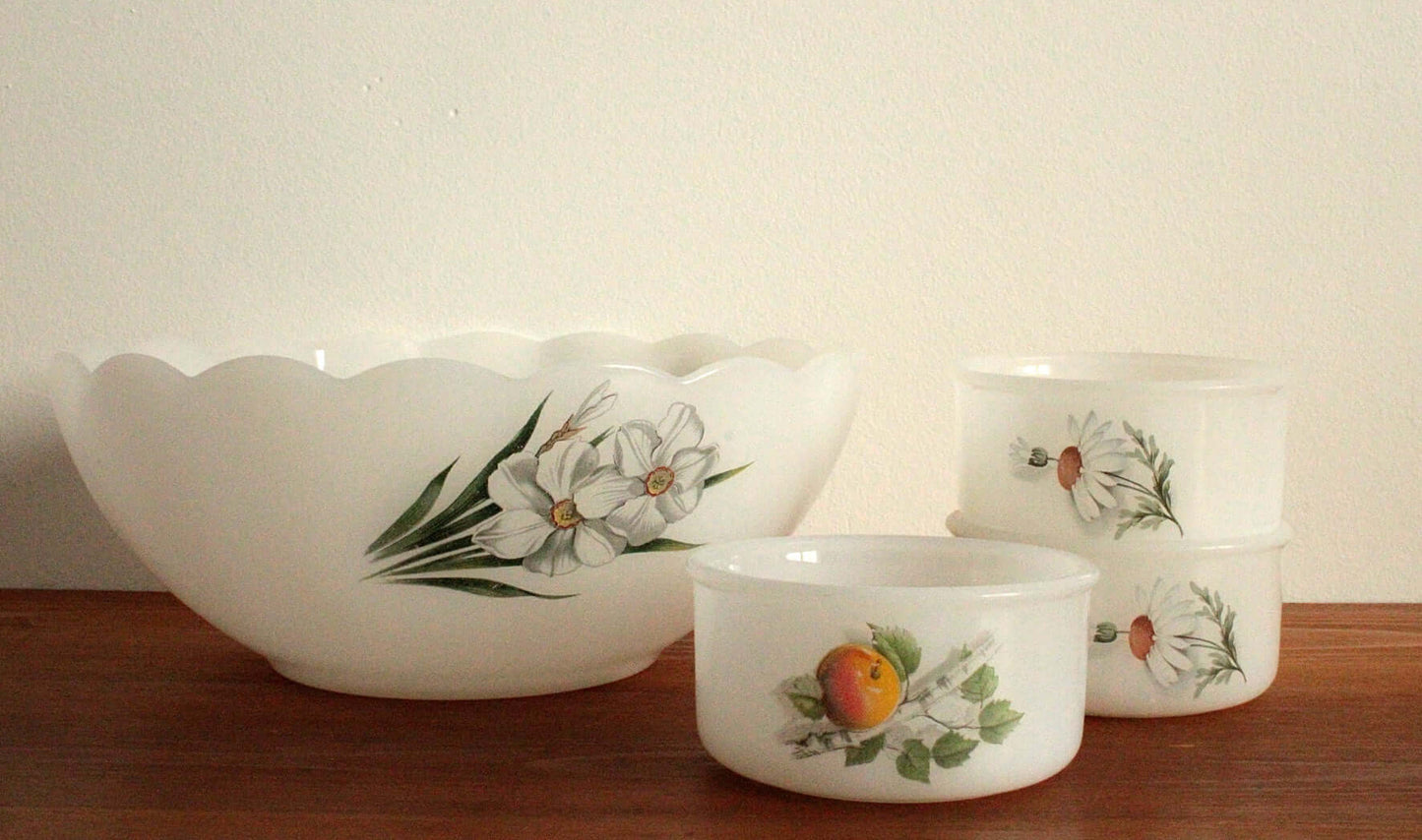 Vintage Saladier et ramequins en Arcopal motifs floraux