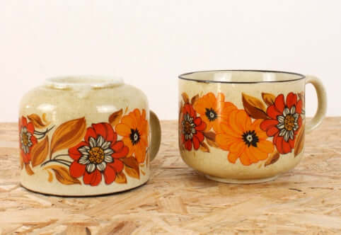 Tasses en céramique vintages fleuries années 70