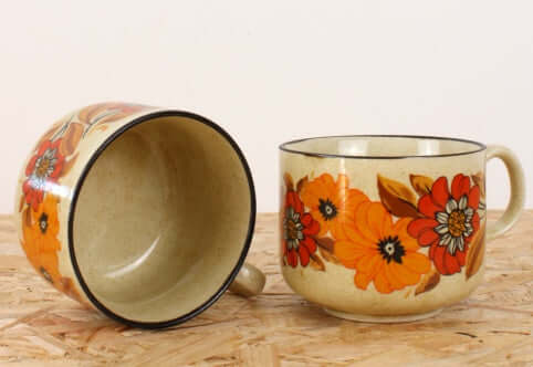 Tasses en céramique vintages fleuries années 70