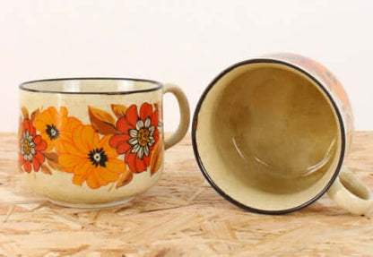 Tasses en céramique vintages fleuries années 70