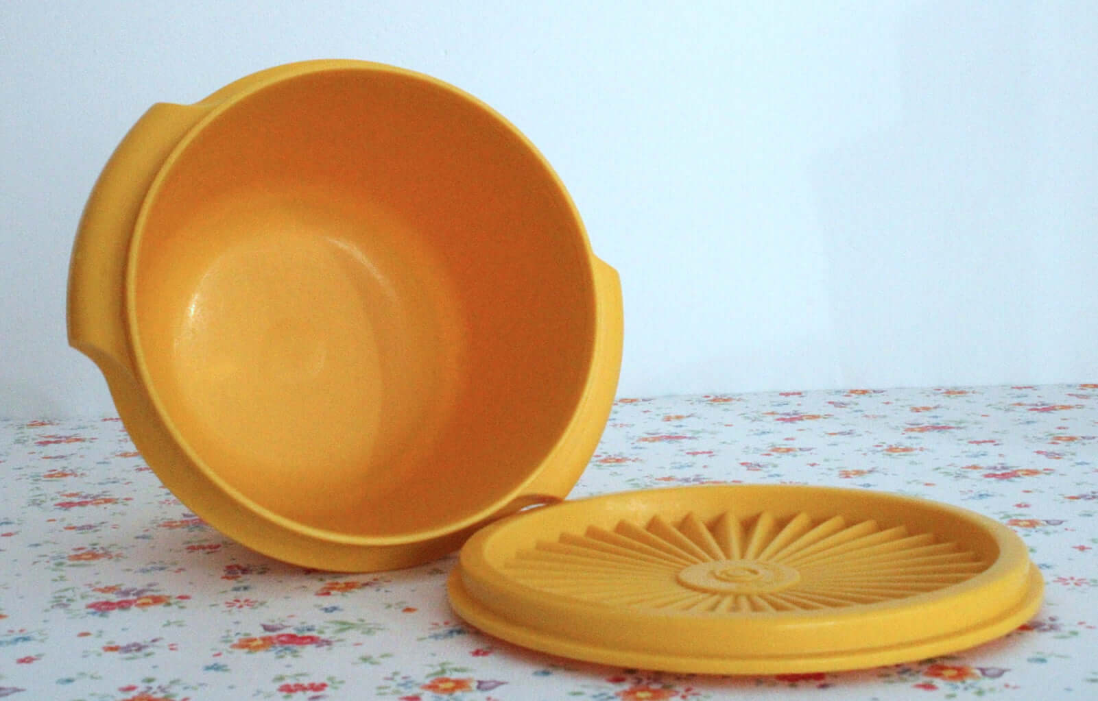 Vintage Boîte Tupperware soleil