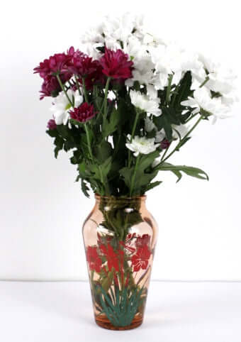 Vase ancien en verre rosé décor floral