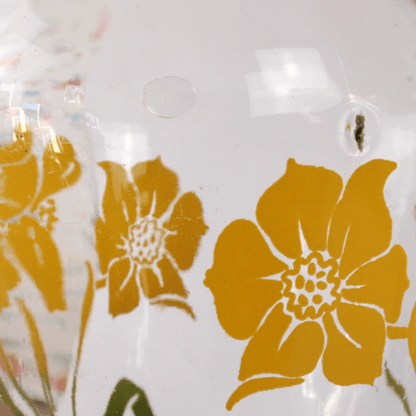 vases vintage années 50 en verre moulé, motif de fleurs jaunes sérigraphiées, style Mid-Century