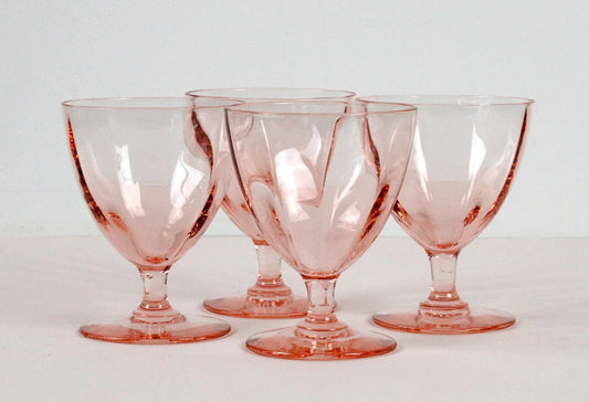 Verres à pied en verre rose transparent